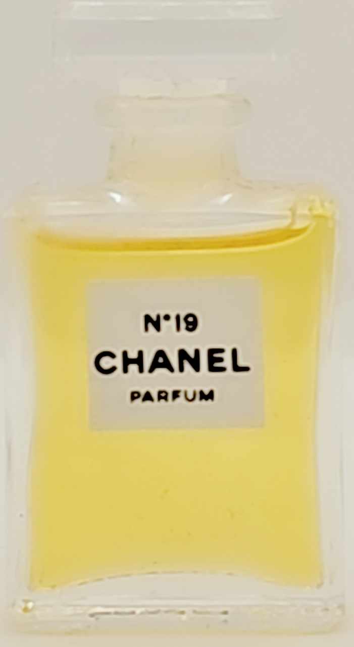Chanel Mini Parfum Set – 5 Iconic Fragrances in Collector Bottles
